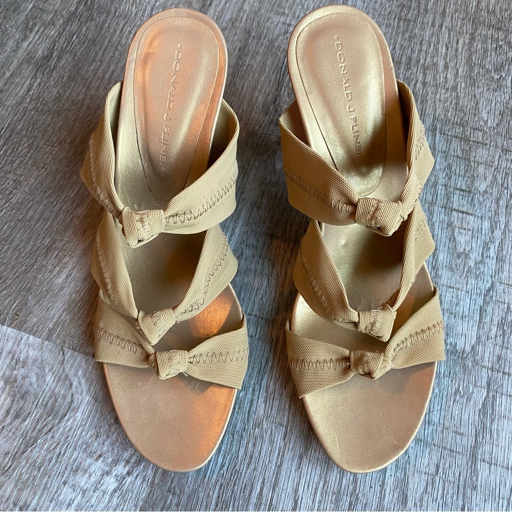 Donald Pliner Nude Strappy Heeled Sandals Size 8.